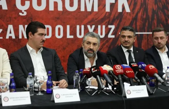 Çorum FK'den Gençlerbirliği-Fenerbahçe maçında forması çıkarılmaya çalışılan çocuğa destek