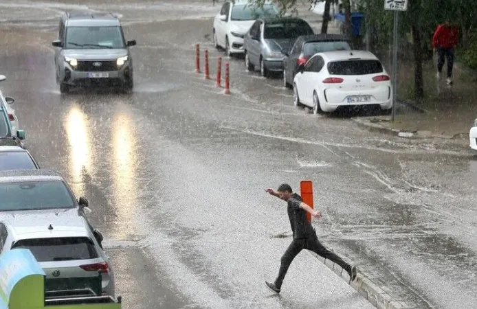 Doğu Anadolu'nun kuzeydoğusu için gök gürültülü sağanak uyarısı