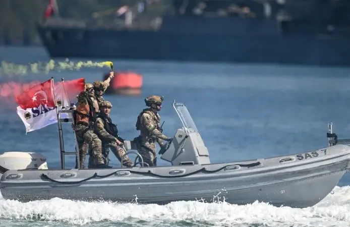 SAT ve SAS komandoları TEKNOFEST Mavi Vatan'da gösteri gerçekleştirdi