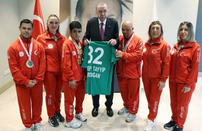Cumhurbaşkanı Erdoğan, Türkiye Özel Sporcular Spor Federasyonu temsilcilerini kabul etti
