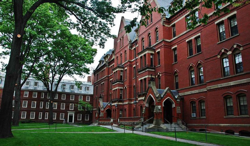 <p>Harvard Üniversitesi</p>