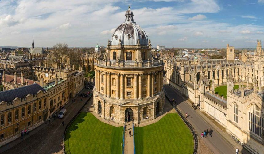 <p>Oxford Üniversitesi</p>