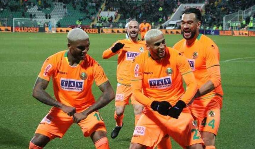 <div class="popup-caption">
<div class="spot">Welinton (Alanyaspor): 8.7 puan</div>
</div>
<div class="popup-action pid-dark">
<div class="reactions flex">
<div class="reaction-group">
<div id="reaction-popup-6915312" class="pid-reaction flex nowrap x32">
<div class="pid-reaction-group">
<div class="pid-reaction-button"> </div>
</div>
</div>
</div>
</div>
</div>