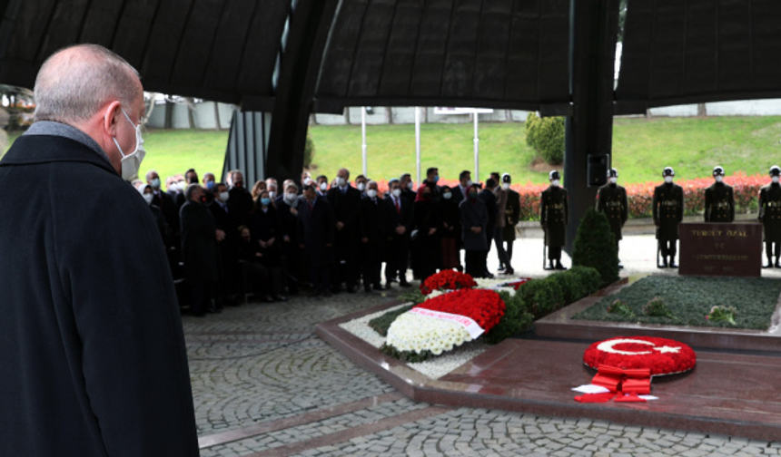 8. Cumhurbaşkanı Turgut Özal, vefatının 30. yıl dönümünde kabri başında anıldı