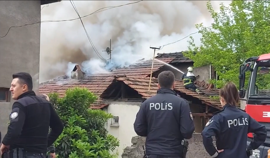 Karabük'te evinde yangın çıkan kadın yaralandı