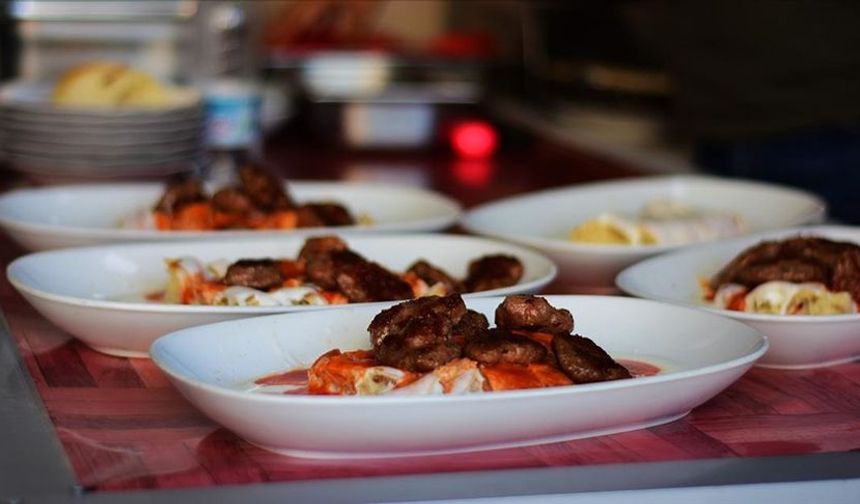 'Ütülü kebabıyla' meşhur Fahrettin Usta, 44 yıldır mesleğini sürdürüyor