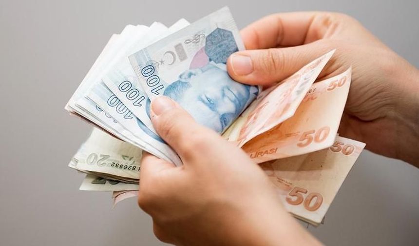 Bu haber 14 milyon emekliyi ilgilendiriyor.. 5 bin TL'lik "Cumhuriyet İkramiyesi" geliyor!