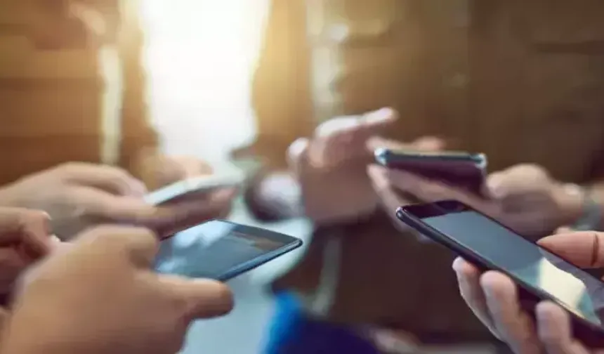 Öğrencilere vergisiz telefon hangileri? 9500 liranın altında vergisiz telefon markaları listesi
