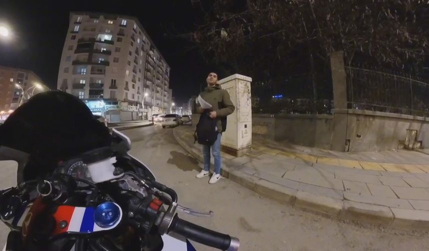 Böyle inat görülmedi!  ‘Önce sen geç’ inadı bir saat sürdü