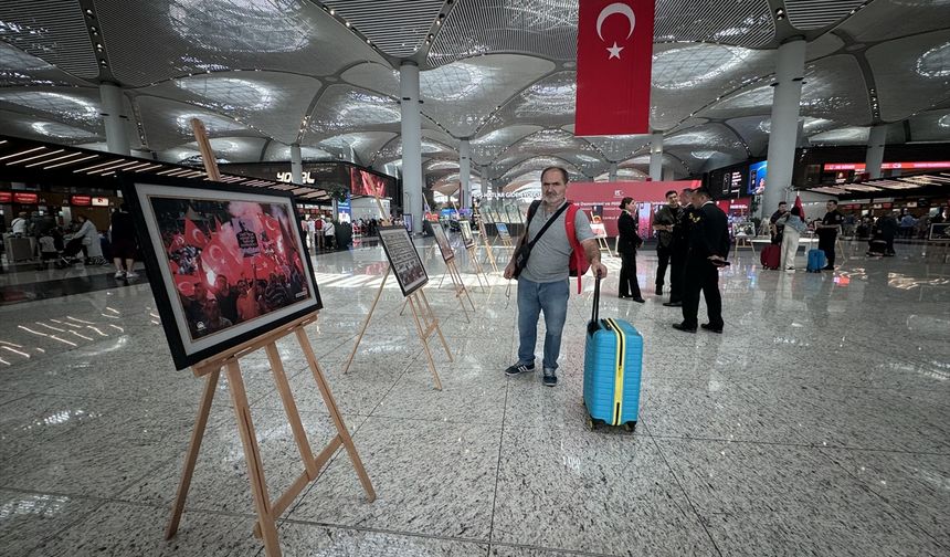 İstanbul Havalimanı'nda İl Jandarma Komutanlığınca 15 Temmuz fotoğrafları sergisi düzenlendi