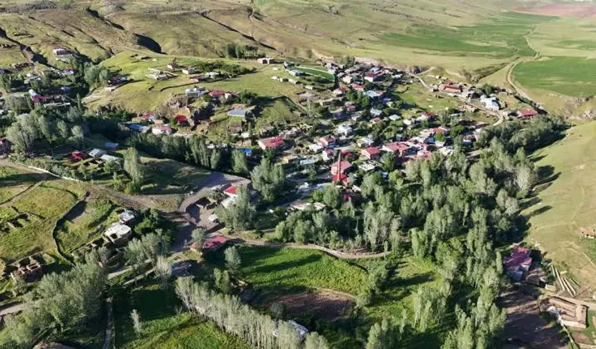 İHA'nın haberinde yer alan bilgilere göre tarım ve hayvancılıkla geçimini sağlayan Alakır Köyü sakinleri, Muş’un Bulanık ilçesine bağlı Arı Köyü ile mera alanının sınırlandırılması noktasında yaşadığı sorunları mahkemeye taşıdı. 