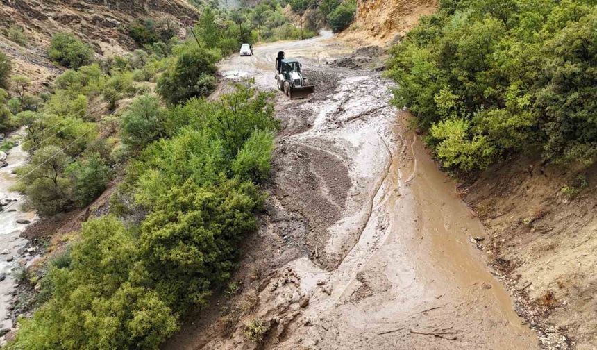 Tunceli’de sağanak yağış heyelana neden oldu