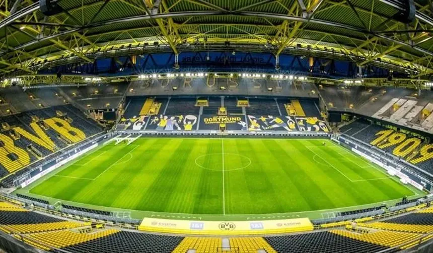 3- Signal Iduna Park

Borussia Dortmund