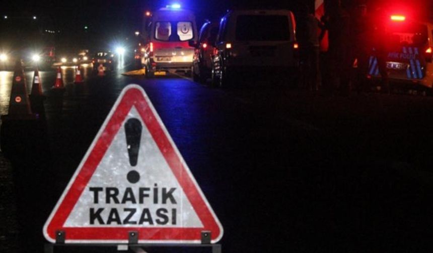 Erzurum'da trafik kazasında hayatını kaybeden 3 kişi son yolculuğuna uğurlandı