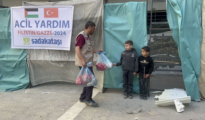 Sadakataşı 1 yılda 1,2 milyon Gazzeliye yardım ulaştırdı