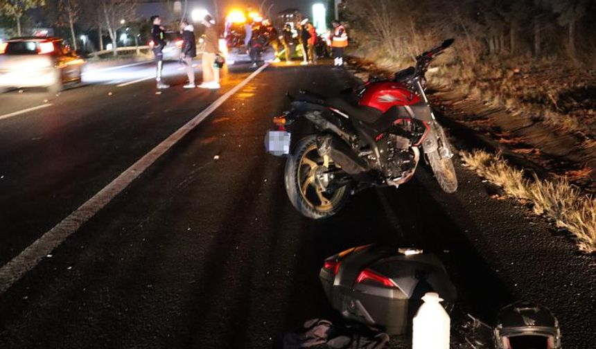 Tekirdağ'da fırtına: Aydınlatma direği motosikletlerin üstüne devrildi