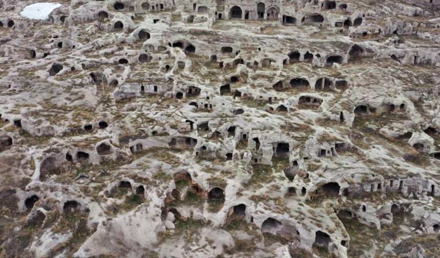 Kapadokya'daki yer altı şehirleri turistlerin ilgi odağı oldu