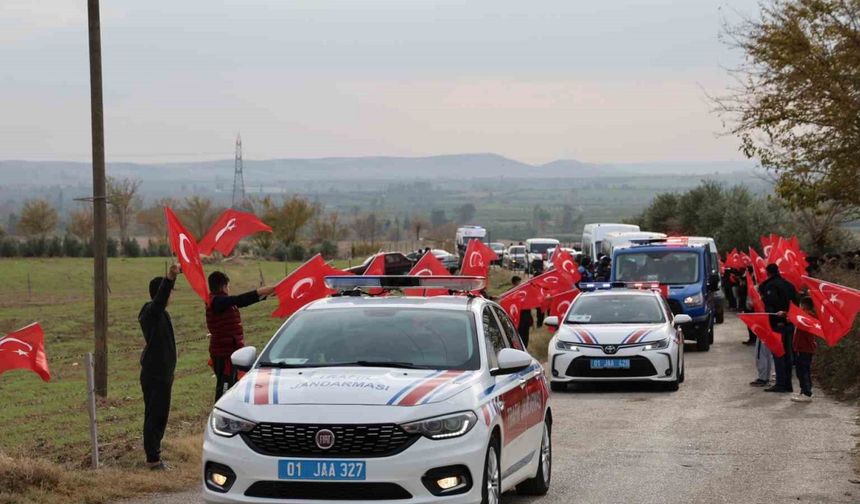 Adana şehidini dualarla uğurladı