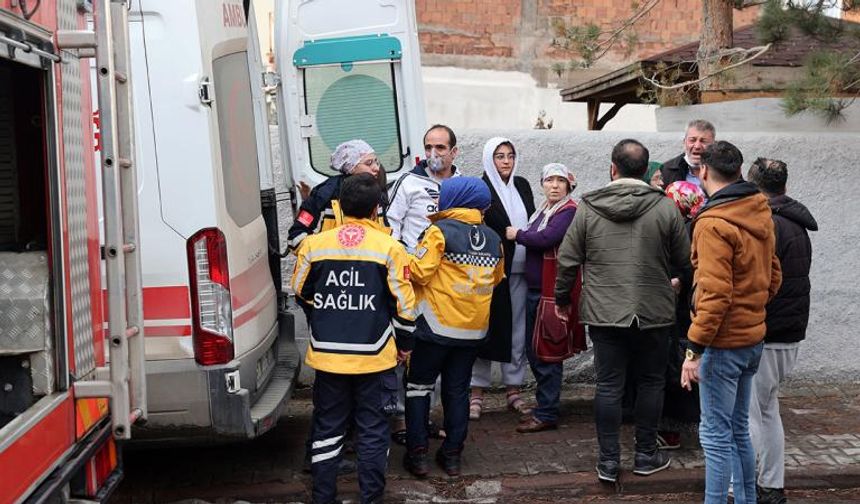 Apartmanda çıkan yangında mahsur kalan 6 kişi kurtarıldı