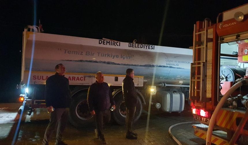 Manisa'da halı fabrikasında çıkan yangın kontrol altına alındı