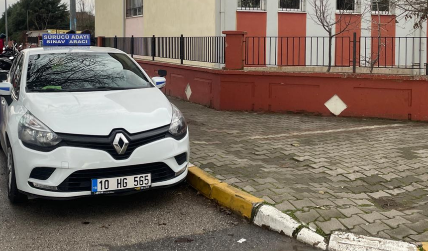 Okul civarında sürücü kursuna velilerden tepki!