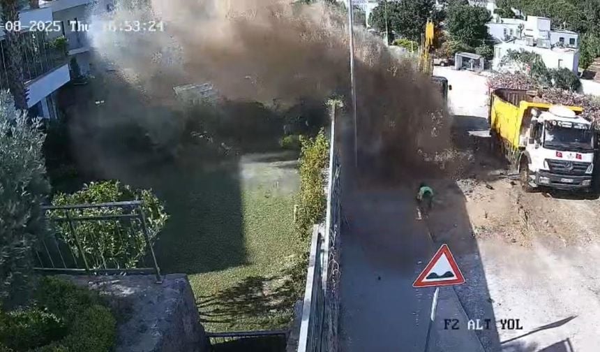 Bodrum’da isale hattı bomba gibi patladı: Etrafı su bastı