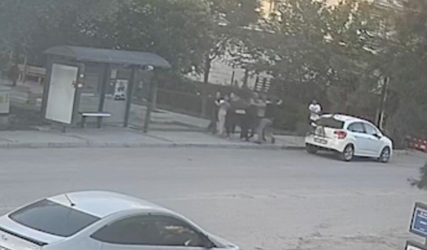 İzmir'de çocukların kavgasına aileler de karıştı: Yaralılar var