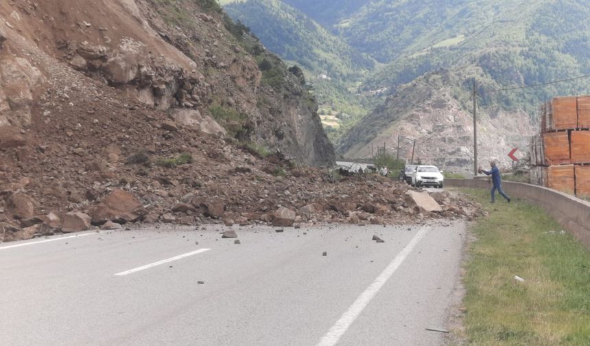 Gümüşhane’de şiddetli yağış sonrası heyelan