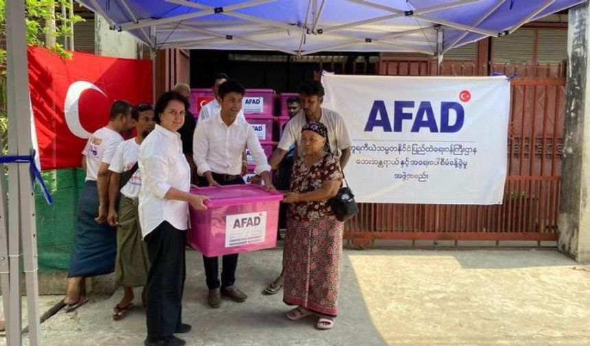 Türkiye'nin yardım eli Myanmar'a uzandı