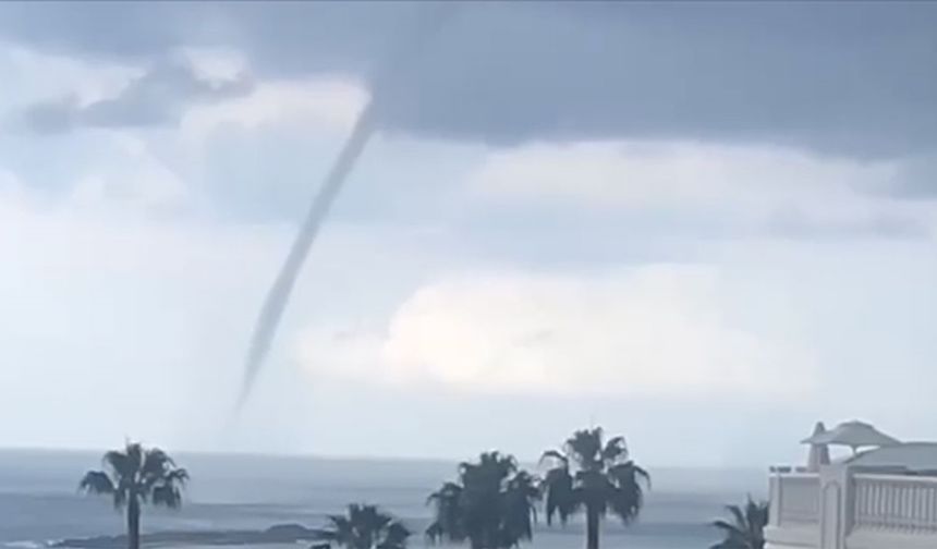 Alanya'da denizde hortum oluştu