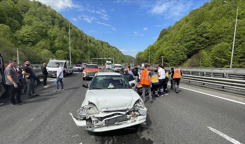Anadolu Otoyolu'nda kaza: 3 kişi yaralandı