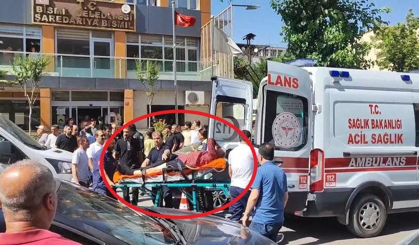 Belediye binasında tartıştığı amcasını bacağından vurdu