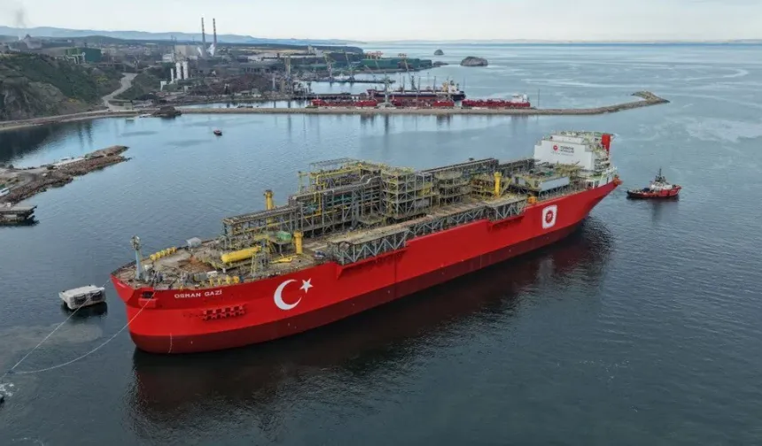 İlk yüzer doğalgaz üretim platformu İstanbul Boğazı'nda