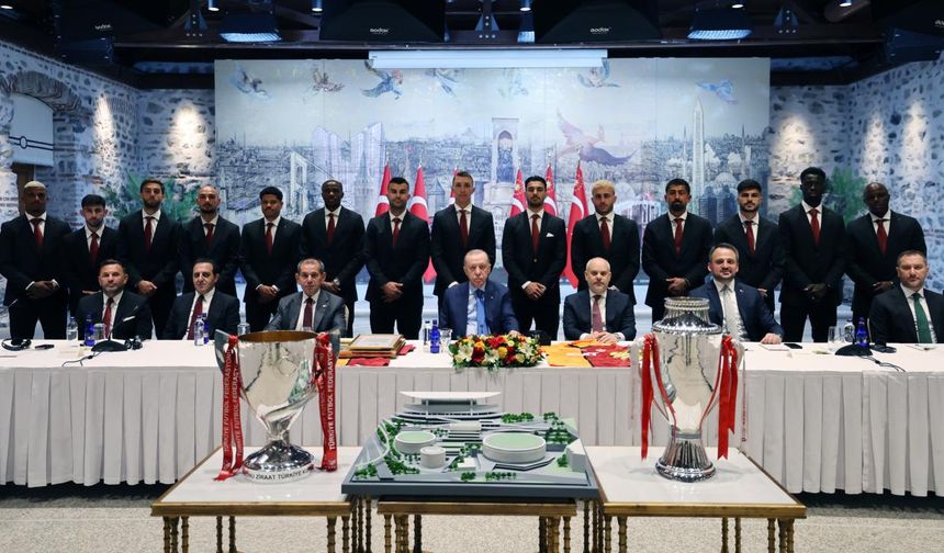 Cumhurbaşkanı Erdoğan, Galatasaray futbol takımını kabul etti