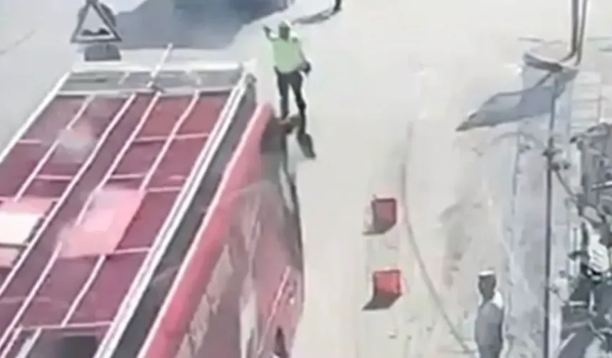 CHP'nin skandalları bitmiyor! Seçim otobüsü polisi ezmeye çalıştı