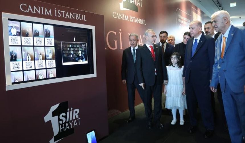 Cumhurbaşkanı Erdoğan, "Bir Şiir Bir Hayat Canım İstanbul" sergisini gezdi