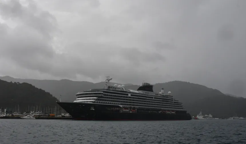 Muğla Marmaris'e kruvaziyerle 590 turist geldi