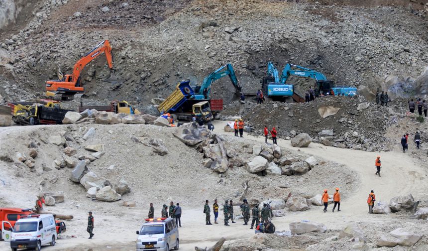 Endonezya’da taş ocağında göçük: 10 kişi öldü