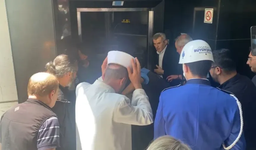 İlhan Şeşen 'e veda! Tabut asansörde mahsur kaldı