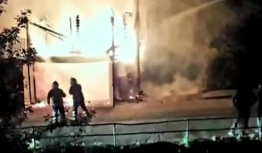 Karabük'te evin önündeki garaj alevlere teslim oldu