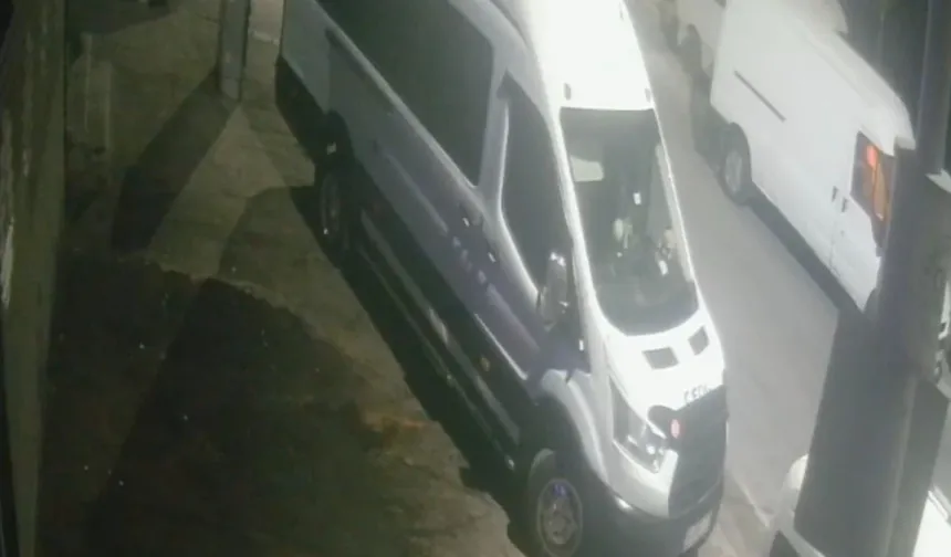 İstanbul'da park halindeki aracın elektrik ve teknik aksamını çalındı