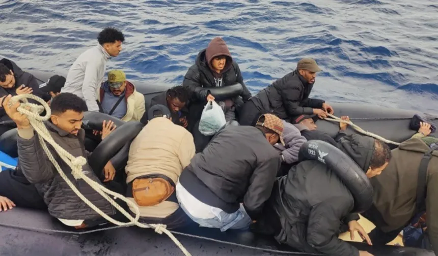 İzmir'de 24 düzensiz göçmen yakalandı