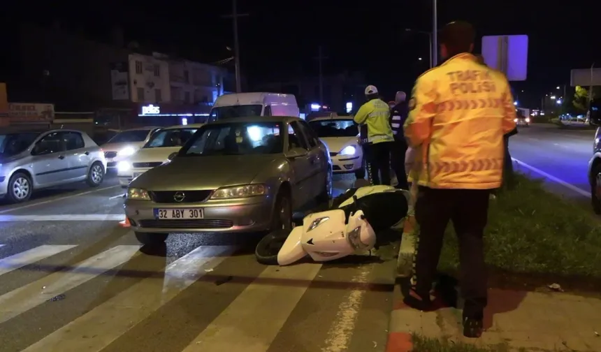 Kütahya'da motosiklet 2 otomobile çarptı: 1 yaralı