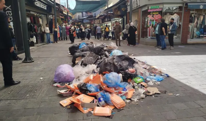 Sokaklarda çöp dağları oluştu! Salgın hastalık riski kapıda