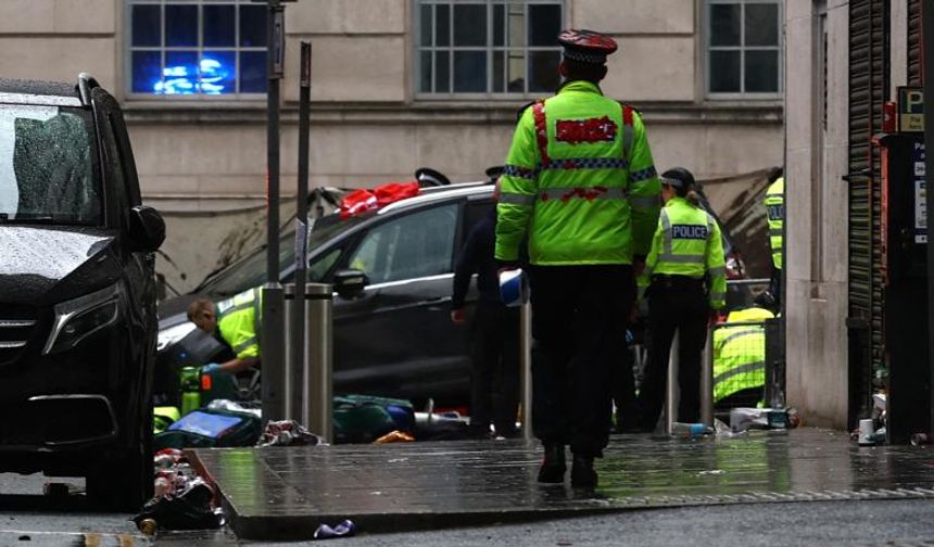 Liverpool’da kalabalığın arasına dalan sürücü gözaltında