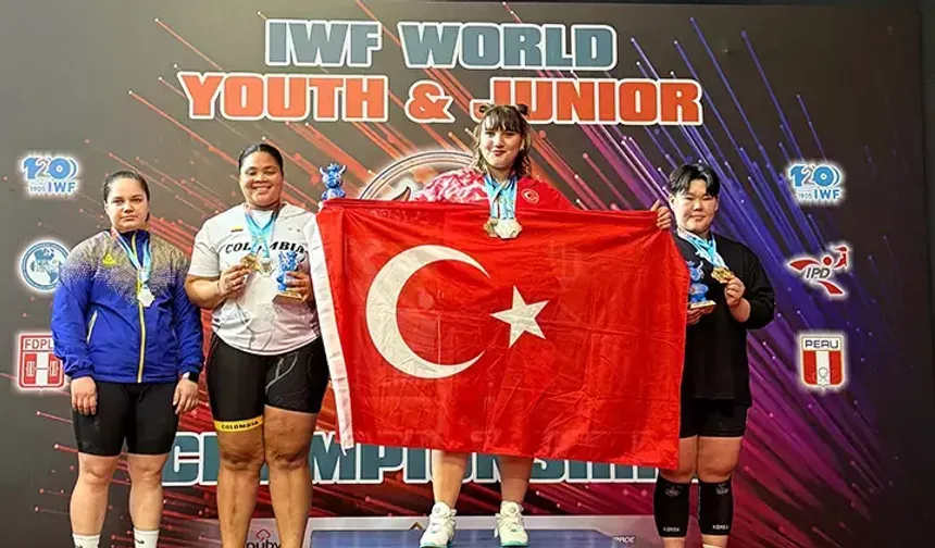 Milli halterci Fatmagül Çevik, dünya şampiyonu