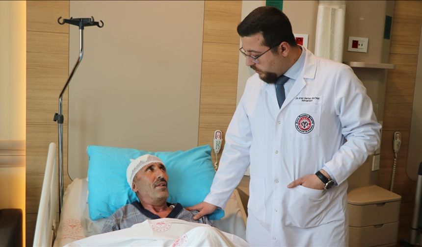 Şiddetli baş ağrısının beyin kanamasından kaynaklandığı anlaşıldı, ameliyatla sağlığına kavuştu