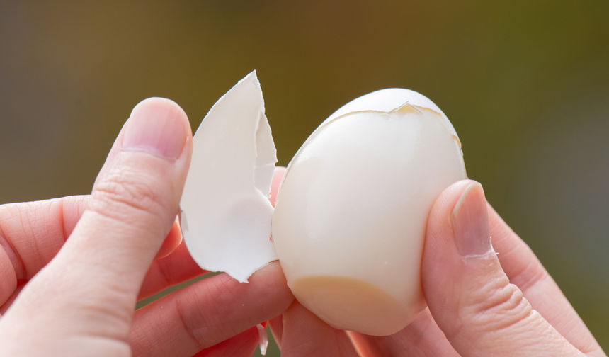 Kahvaltıda kriz çıkmasın! Yumurtayı kolay soymak için yöntem…