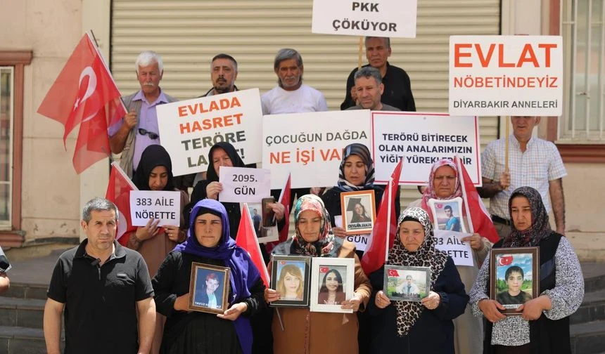 Evlat nöbetine bir aile daha katıldı