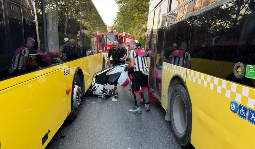 Motosiklet, İETT otobüslerinin arasına sıkıştı